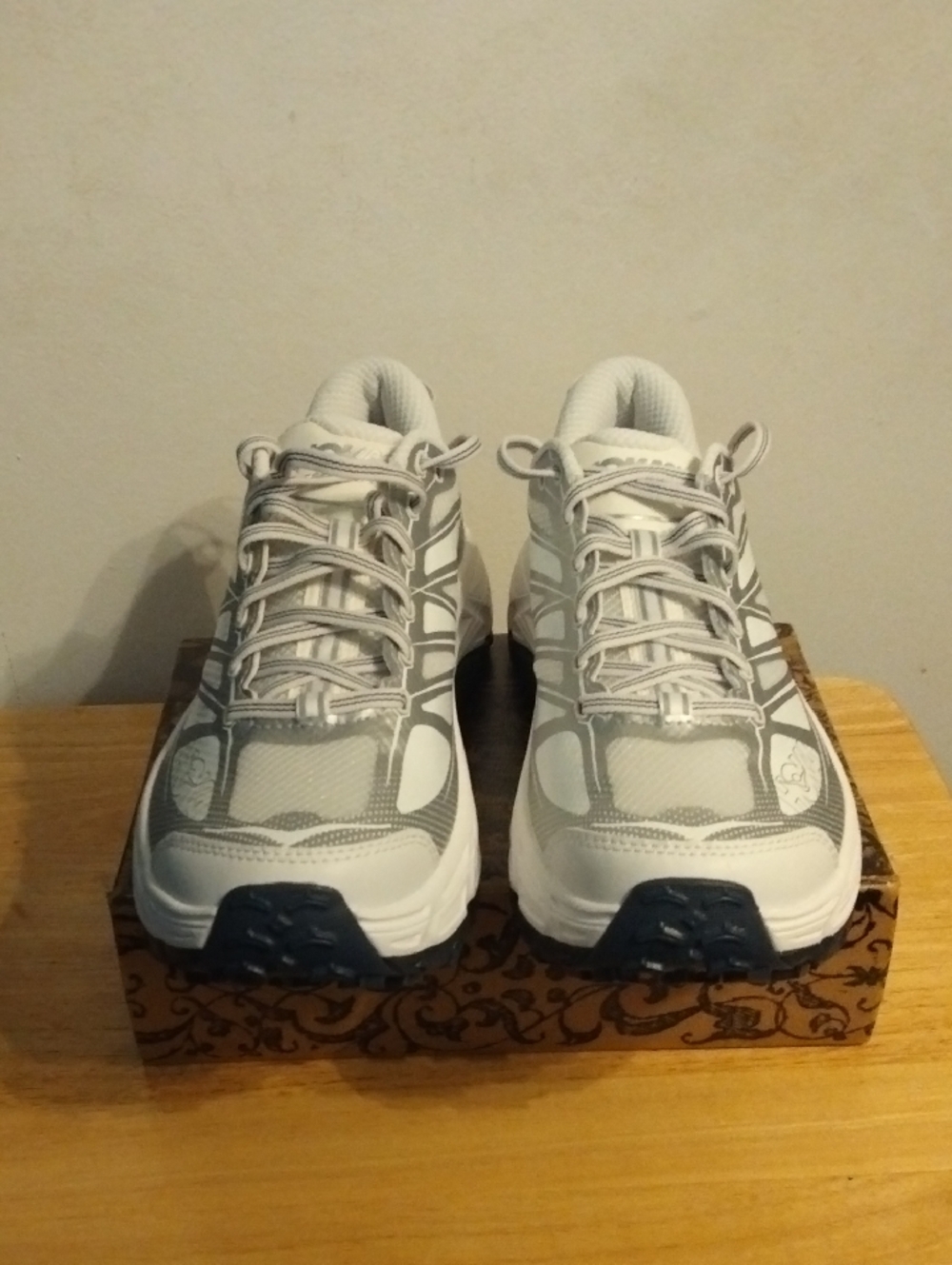 New Hoka White and Black Running Shoes with Blue Logo Womens Size 10 Men's Size9